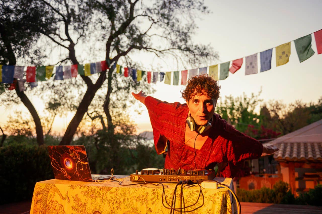 Lez’Art Festival avec une musique vibrante et immersive.