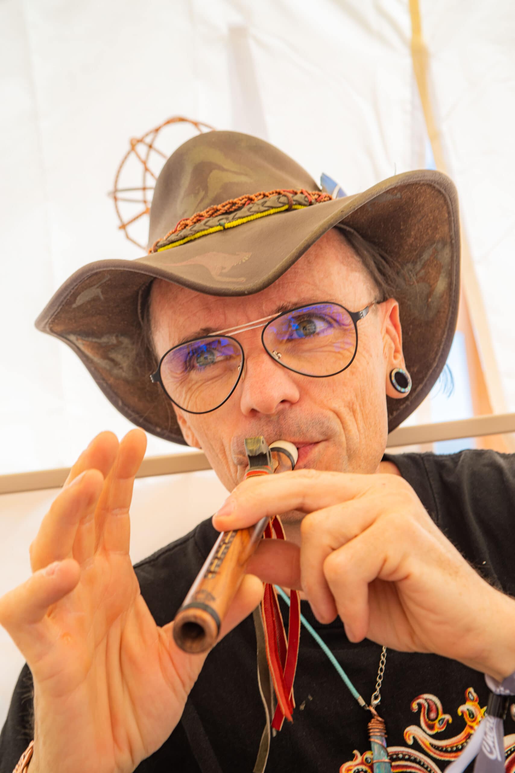 Altos - L'Éveil du Lotus Bleu | Lez'Art Festival Altos animant un atelier L'Éveil du Lotus Bleu au Lez'Art Festival, voyage sonore et spirituel.