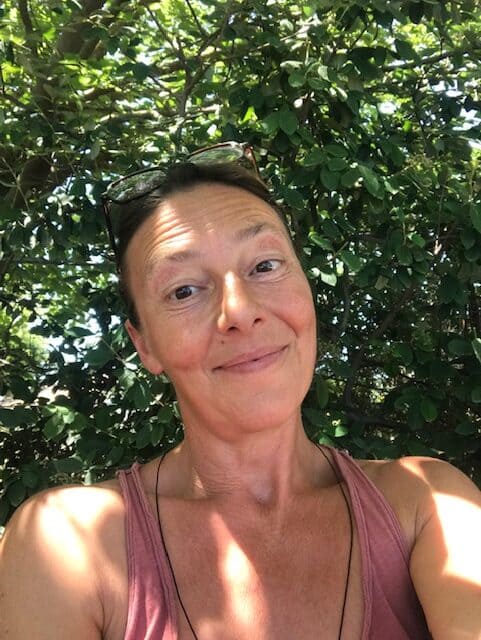 Corinne Mion - Danse l'eau de ton Être | Lez'Art Festival Corinne Mion animant l'atelier Danse l'eau de ton Être au Lez'Art Festival.