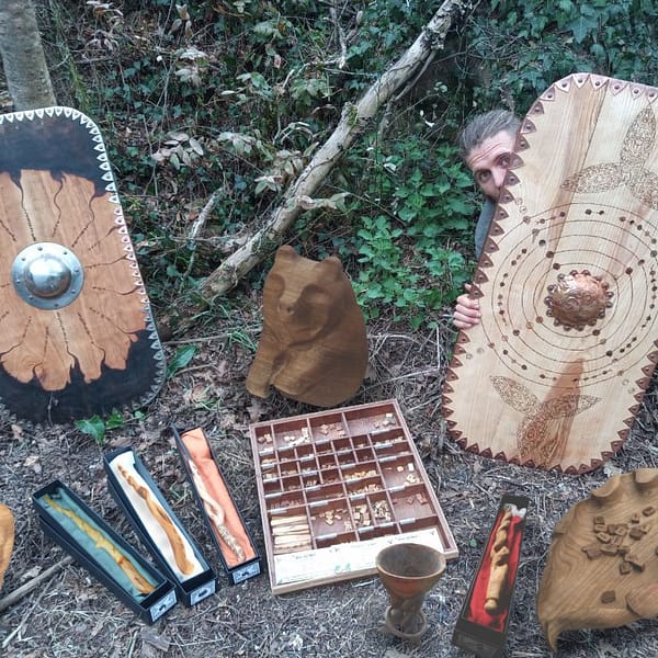 Atelier Quentin Lutins â Objets druidiques en bois