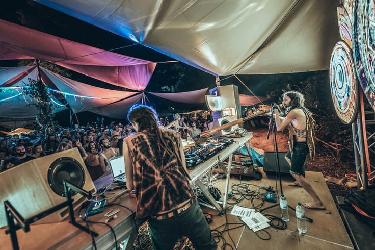 Matibrhama en studio, en pleine création musicale avant sa performance au Lez'Art Festival 2025