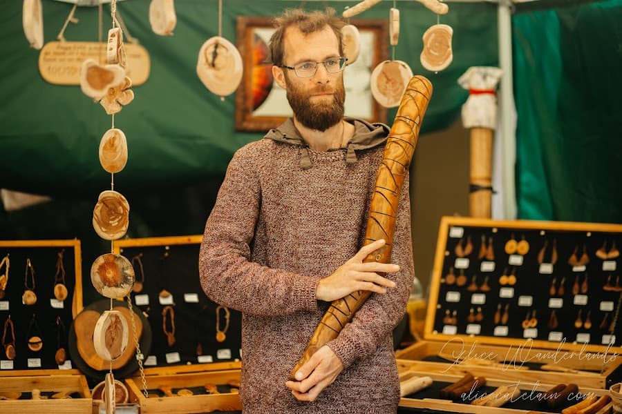 Drévolaska – Artisanat bois & lutherie - Ecstatic Fest Lez'Arts 2026 Drévolaska – Artisanat bois & lutherie - Ecstatic Fest Lez'Arts 2026